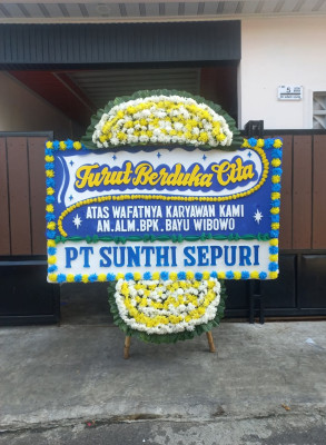 Papan Bunga Duka di Lingga Timur