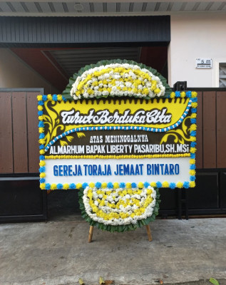 Papan Bunga Duka di Lingga Timur